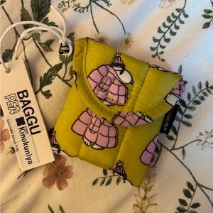 NWT BAGGU Peanuts AirPods case